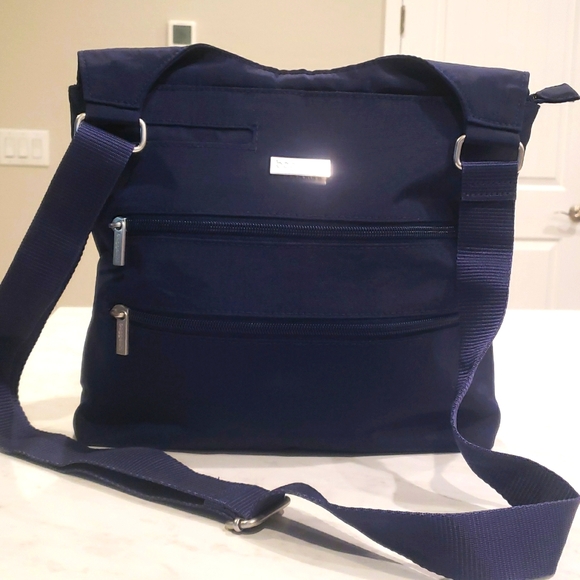 Baggallini Handbags - Baggallini Bucket Bagg Navy Color Shoulder/Crossbody Bag 10.5"W × 9.5"H